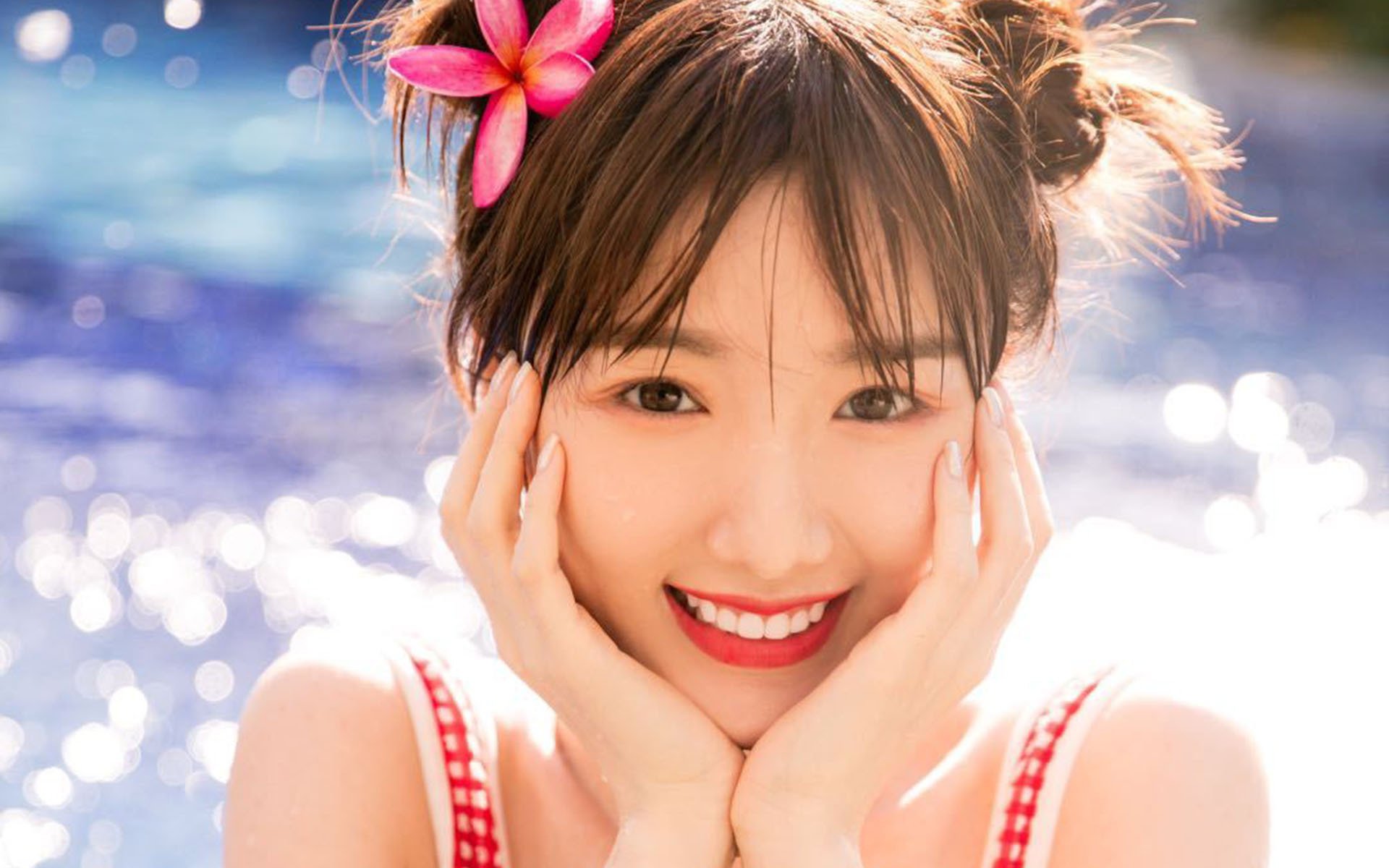 李冰洁摘金 女子自由泳再传捷报，李冰洁游泳冠军